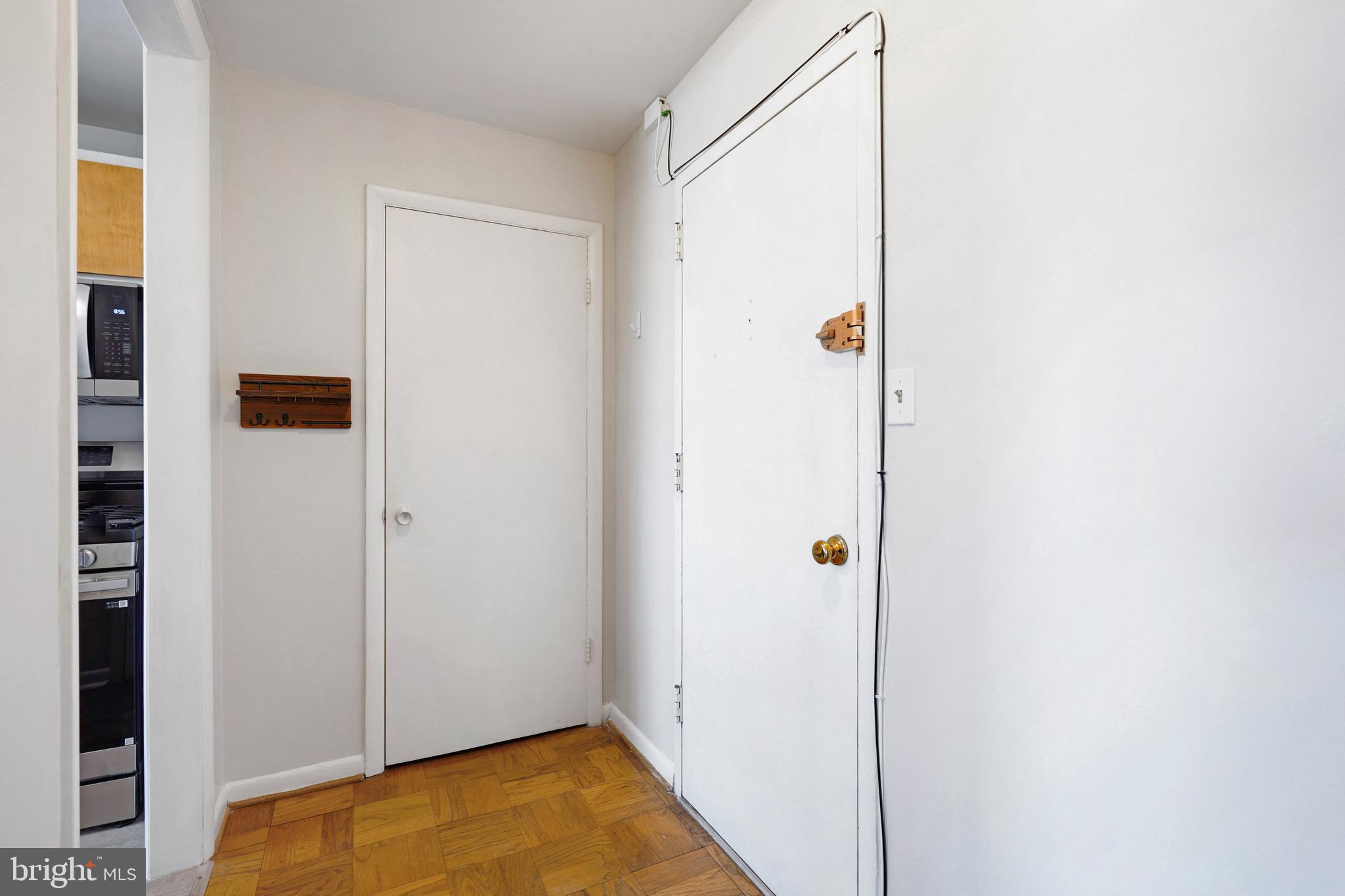 4343 Cherry Hill Road, Unit 705 Arlington, VA 22207 - Photo 8 of 38 Nice entry.