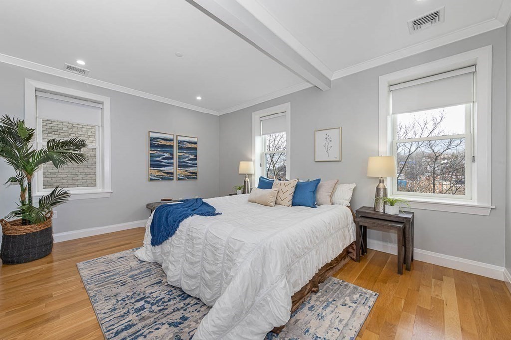 105 Winthrop Road, Unit 2 Brookline, MA 02445 - Photo 15 of 31