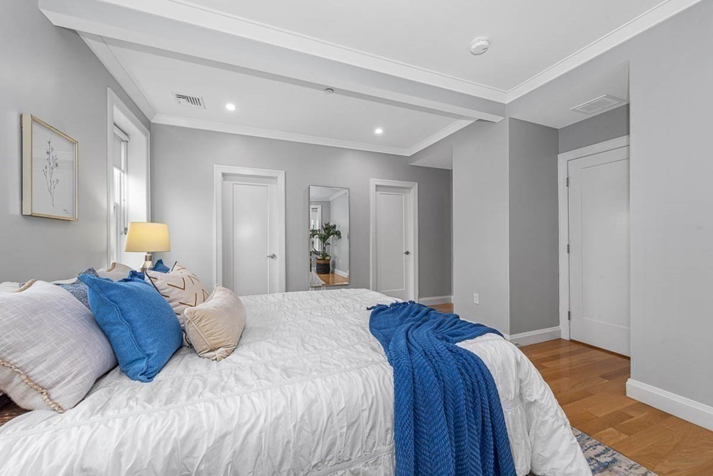 105 Winthrop Road, Unit 2 Brookline, MA 02445 - Photo 17 of 31