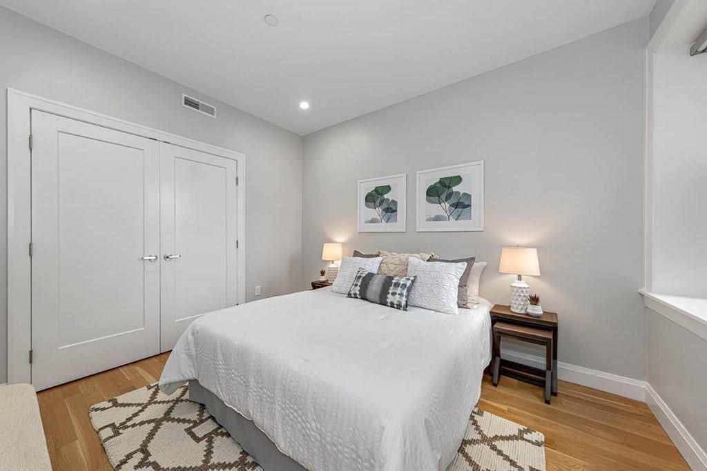 105 Winthrop Road, Unit 2 Brookline, MA 02445 - Photo 23 of 31