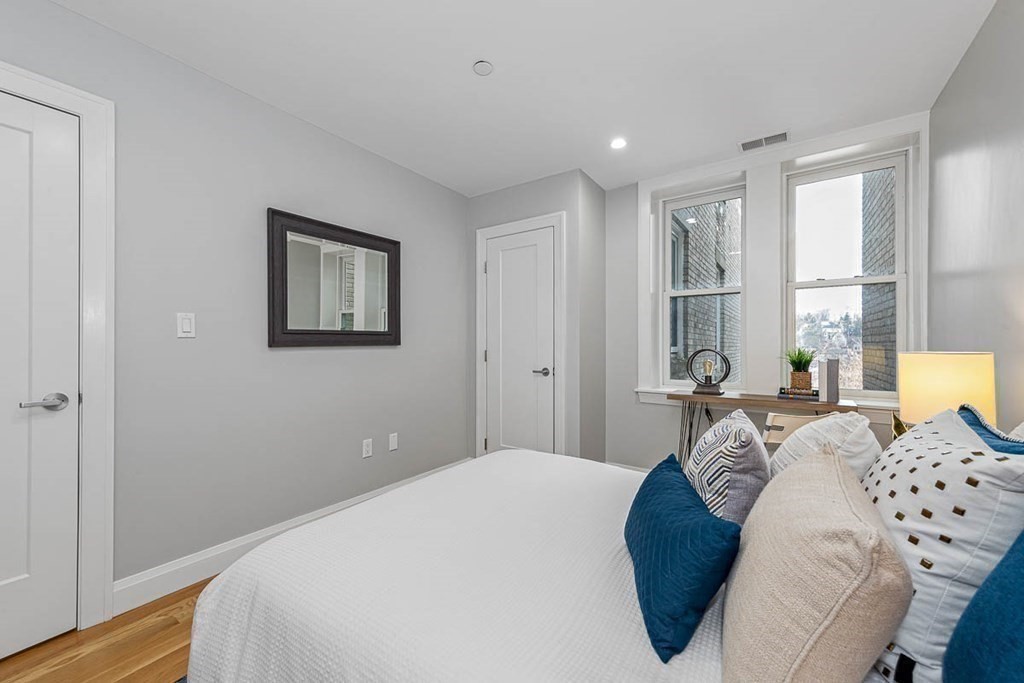 105 Winthrop Road, Unit 2 Brookline, MA 02445 - Photo 27 of 31
