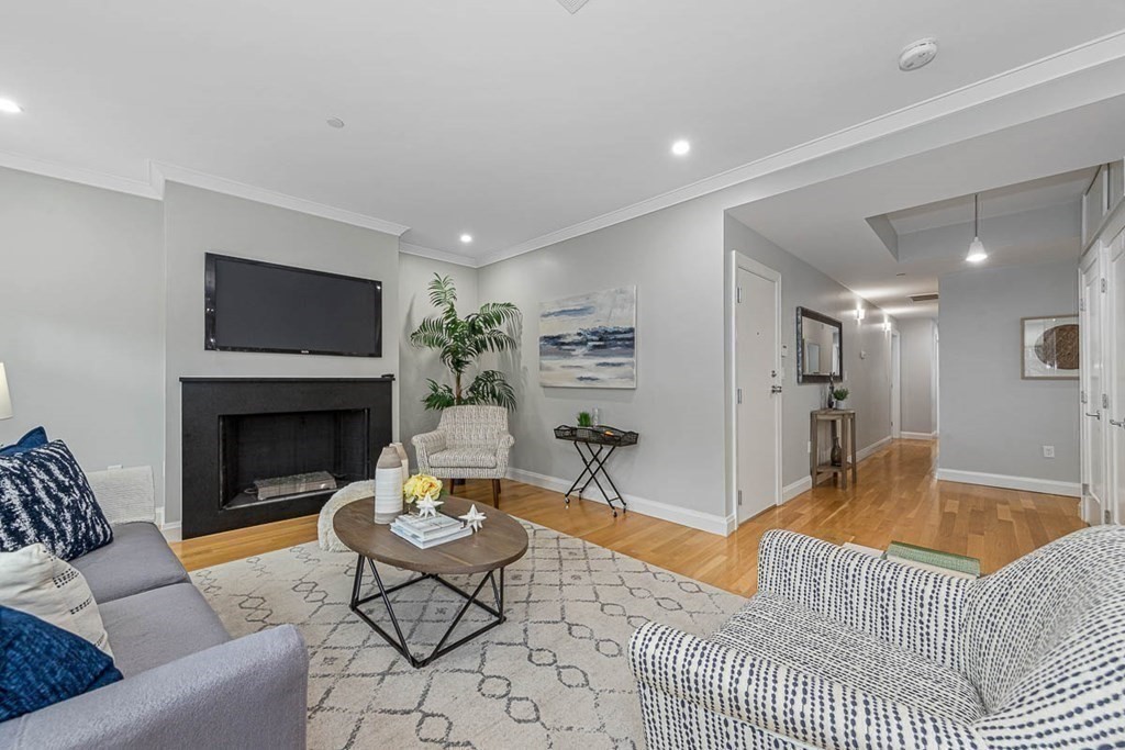 105 Winthrop Road, Unit 2 Brookline, MA 02445 - Photo 4 of 31
