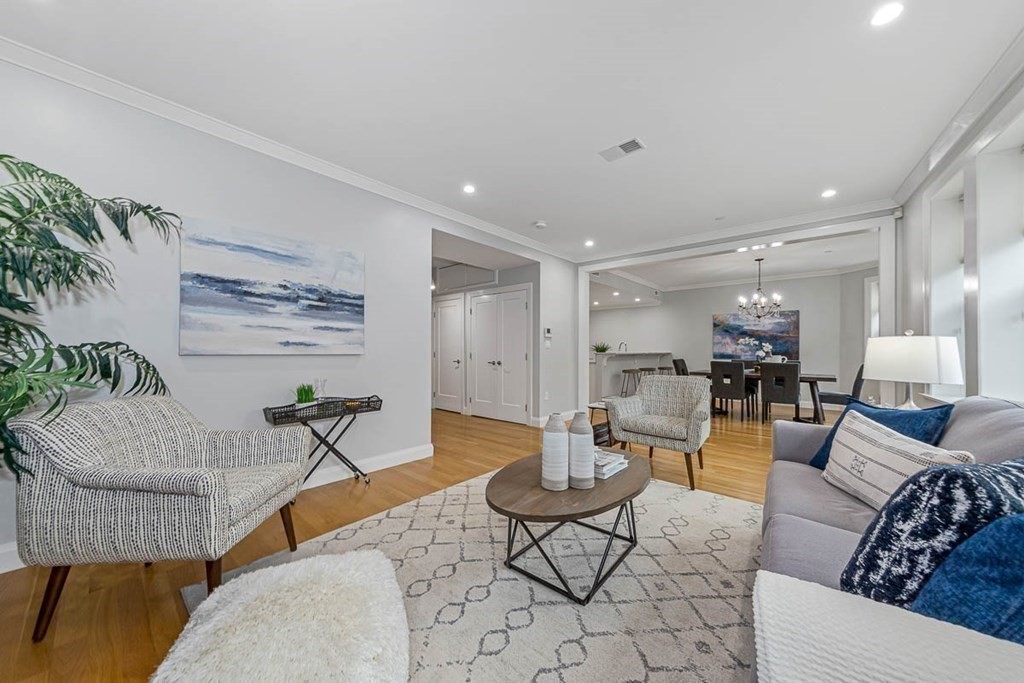 105 Winthrop Road, Unit 2 Brookline, MA 02445 - Photo 6 of 31