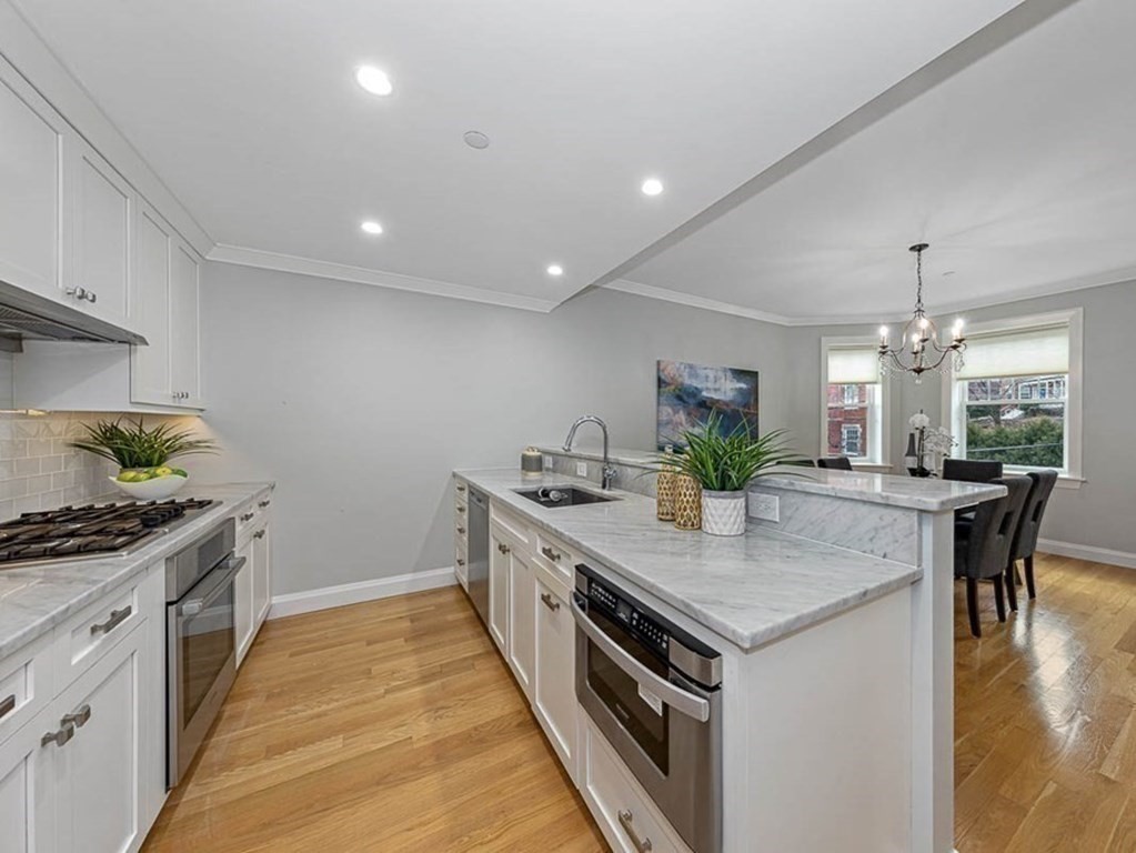 105 Winthrop Road, Unit 2 Brookline, MA 02445 - Photo 10 of 31