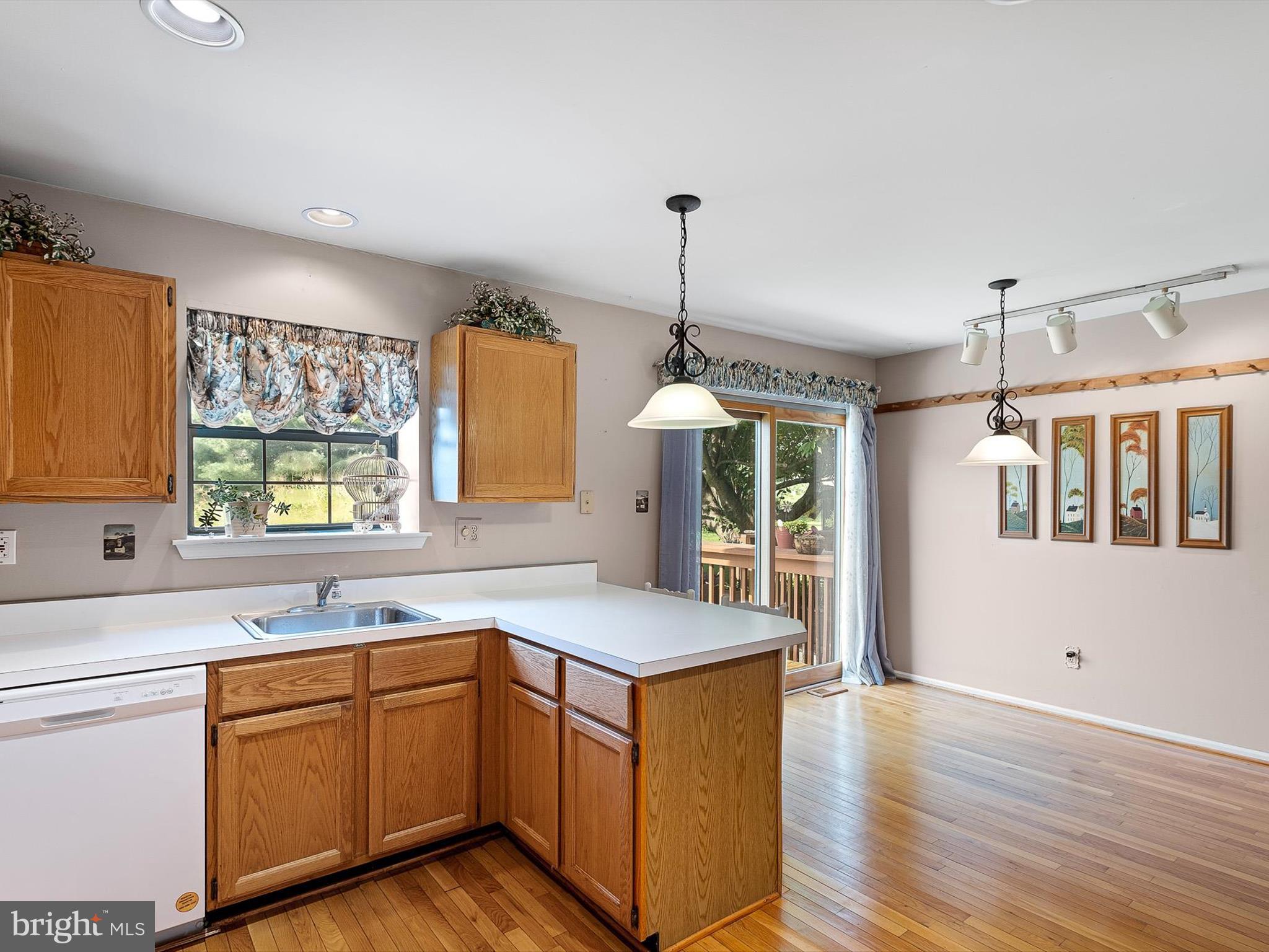 203 Aucott Road Brookhaven, PA 19015 - Photo 8 of 20 Gallery Image 8