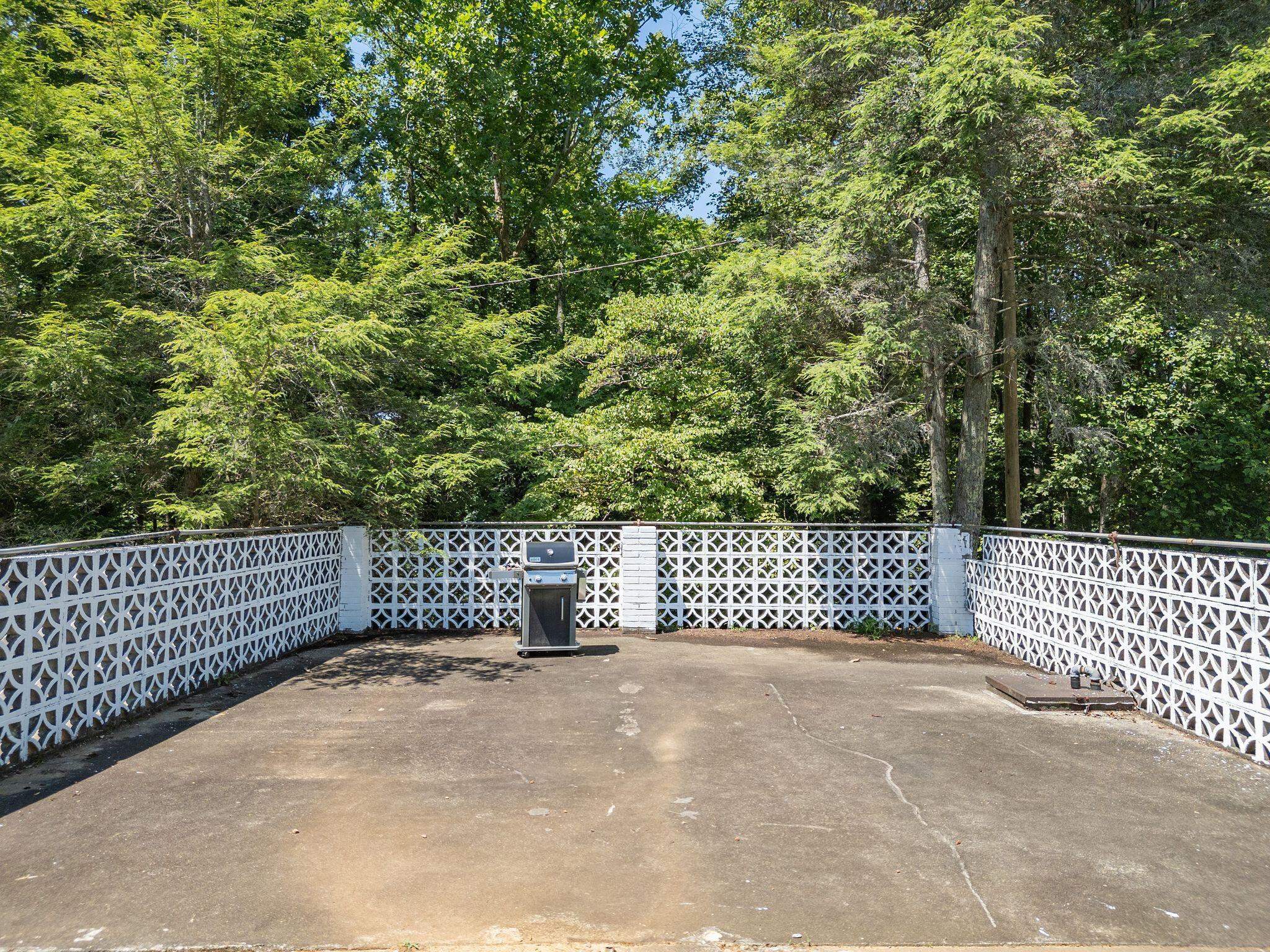 200 Ridgeview Lane, Unit 38 Bassett, VA 24055 - Photo 3 of 9 a view of a fence