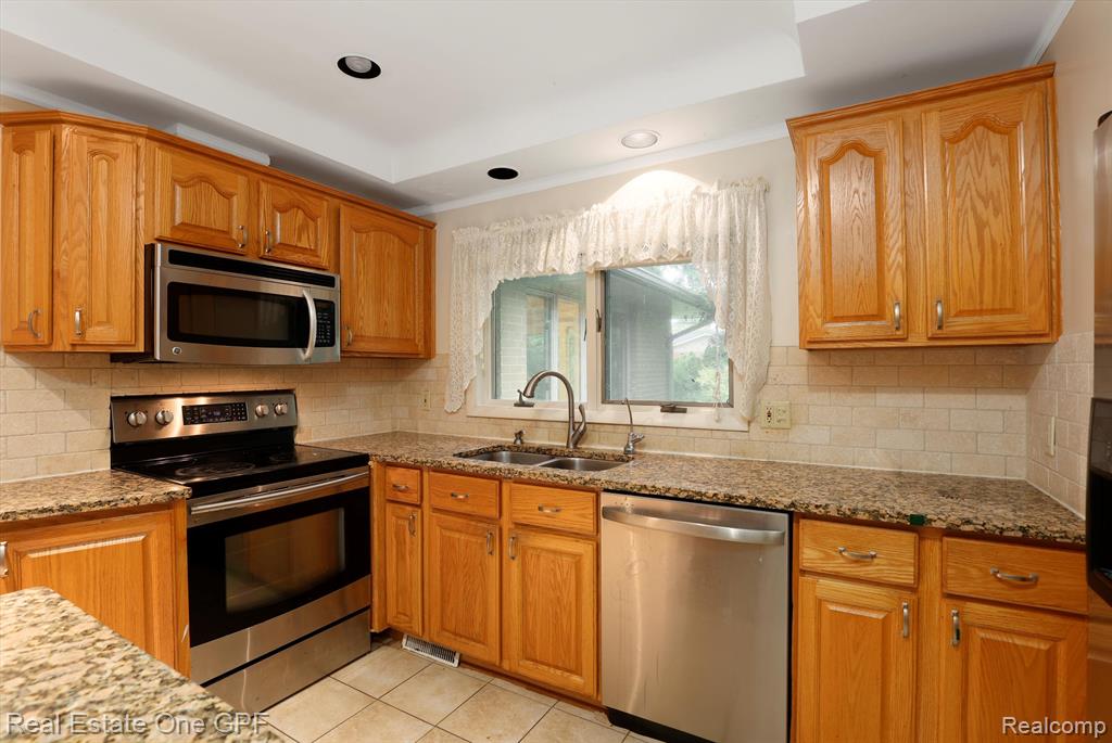 7 Vernier Road Grosse Pointe Shores, MI 48236 - Photo 11 of 25