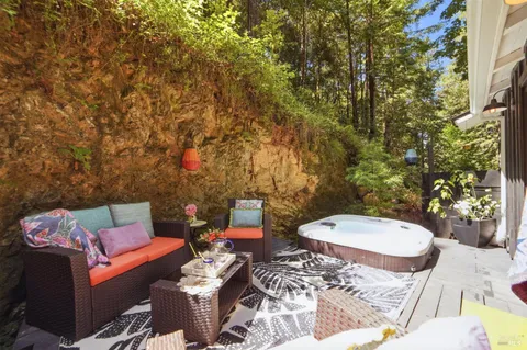 $499,000 | 14993 Merry Lane, Guerneville, CA 95446