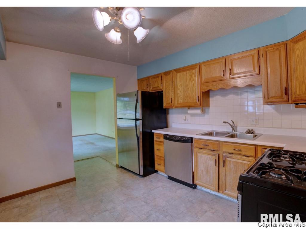 1833 North Albany Street Springfield, IL 62702 - Photo 14 of 36 Gallery Image 14