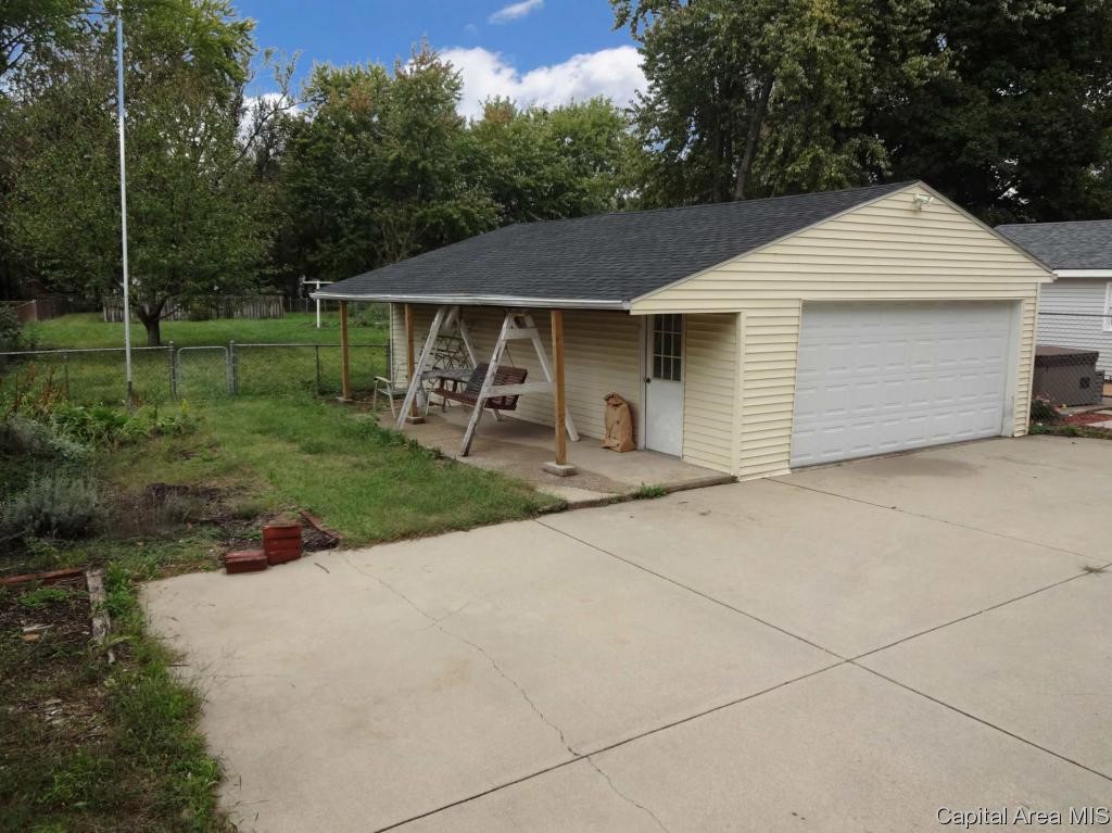 1833 North Albany Street Springfield, IL 62702 - Photo 4 of 36 Gallery Image 4