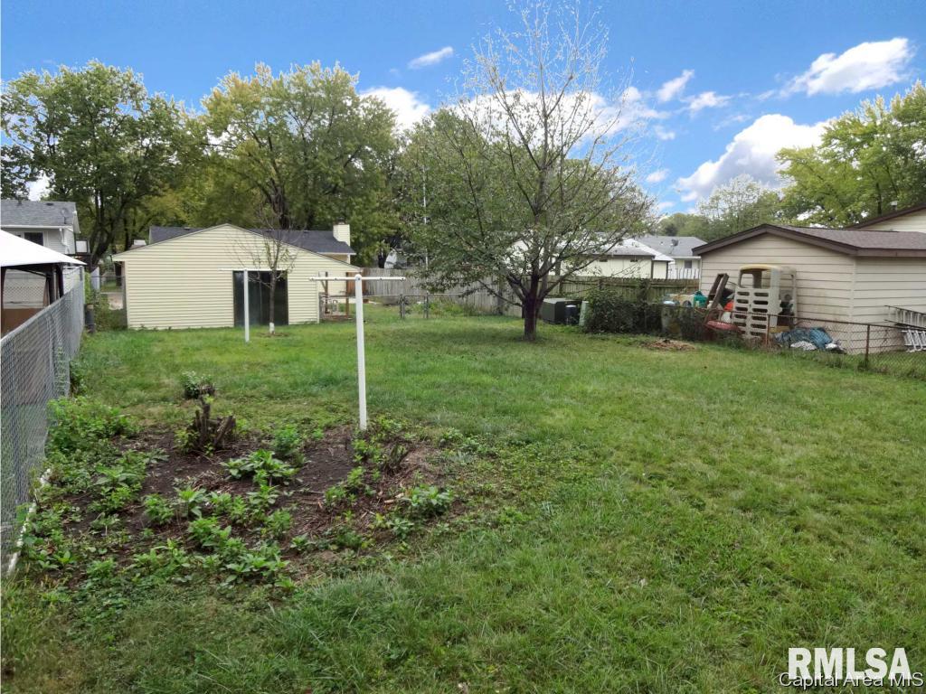 1833 North Albany Street Springfield, IL 62702 - Photo 6 of 36 Gallery Image 6