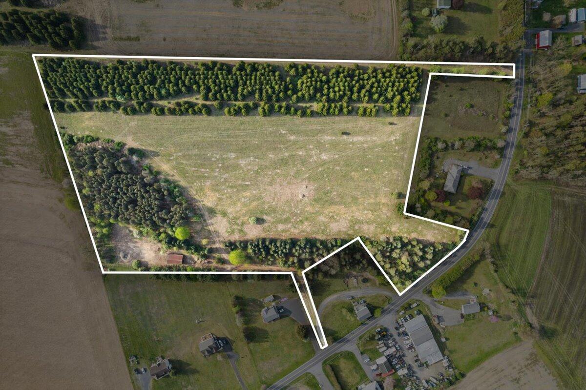 45003 St Gilbert Gilbert, PA 18331 - Photo 2 of 10 view of a small yard