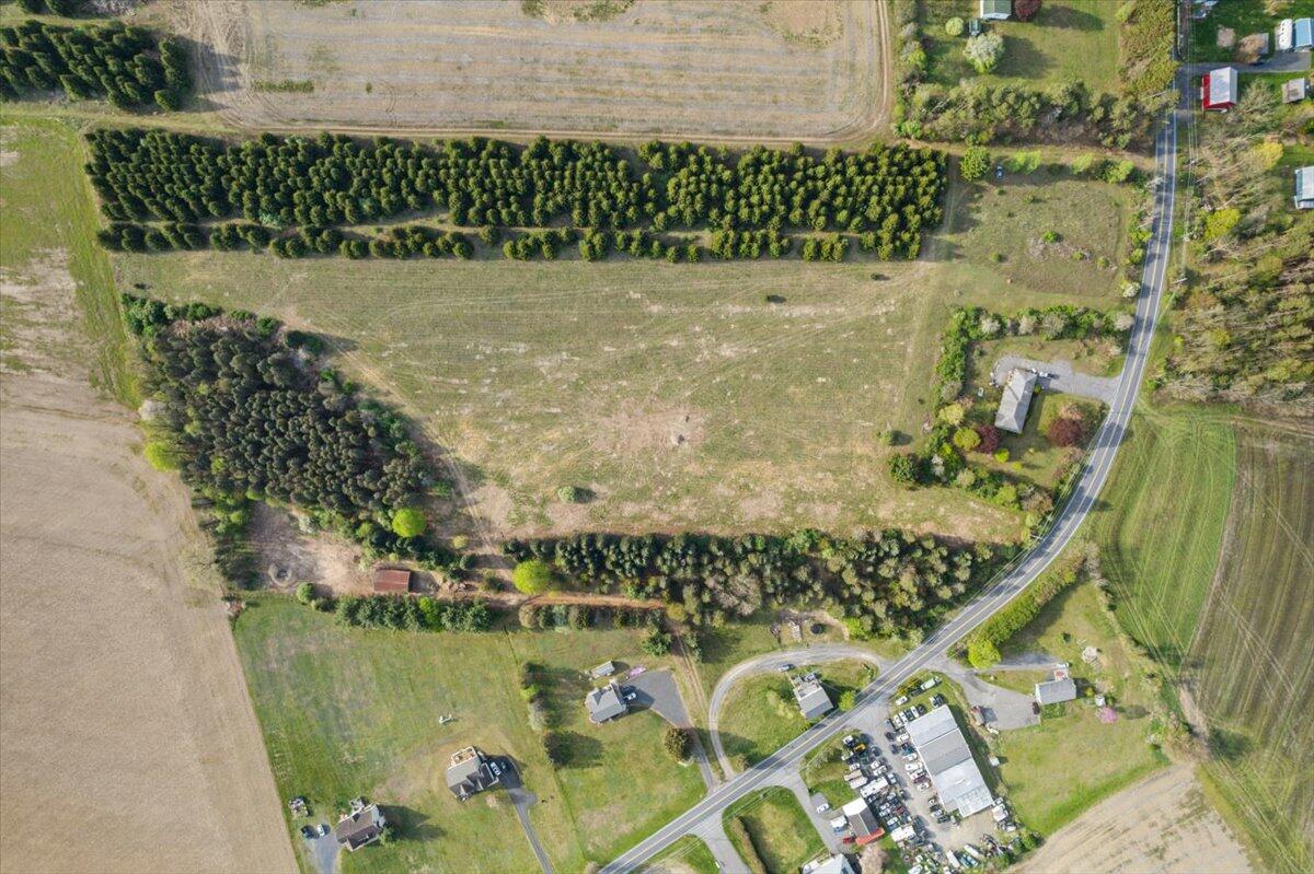 45003 St Gilbert Gilbert, PA 18331 - Photo 10 of 10 a view of a garden