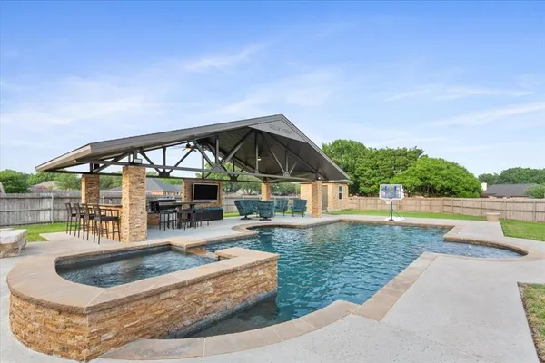 $975,000 | 7 Lone Star Drive, Waco, TX 76708