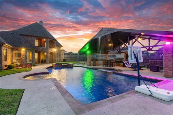 $975,000 | 7 Lone Star Drive, Waco, TX 76708
