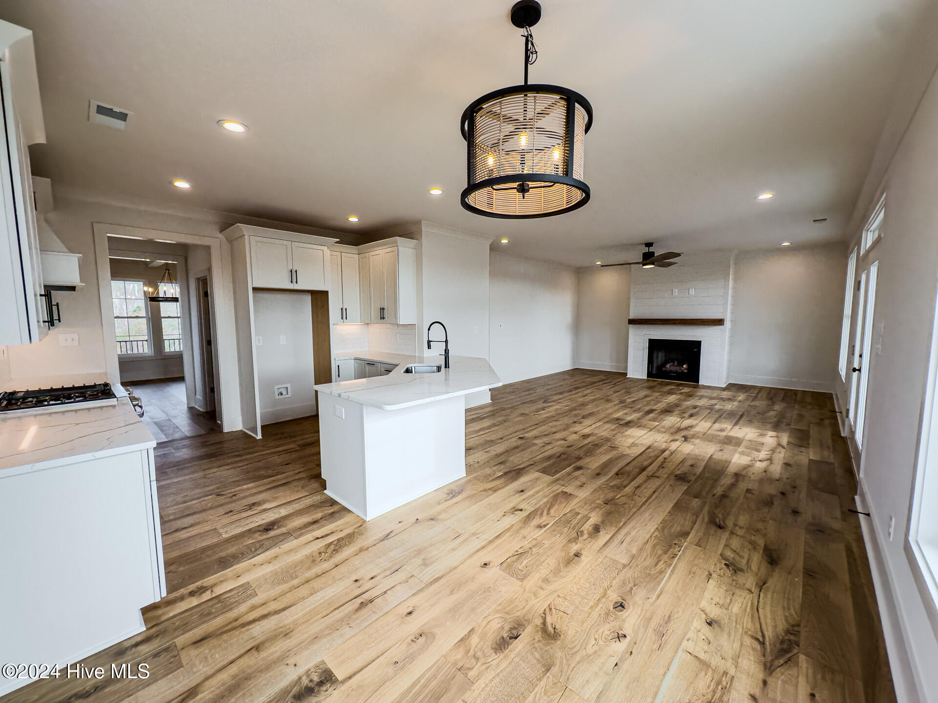 209 Colleton Square Newport, NC 28570 - Photo 5 of 33 Casual Dining room to Kitchen/Living