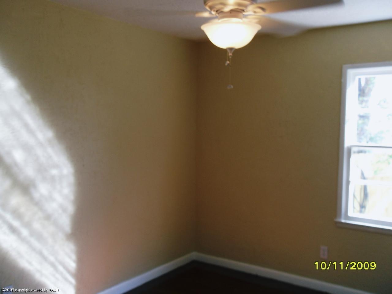 1709 Clarence Street Amarillo, TX 79110 - Photo 9 of 10 a close up of a wall with a window