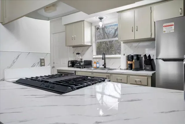 $3,200 | 3007 Burning Oak Drive, Austin, TX 78704