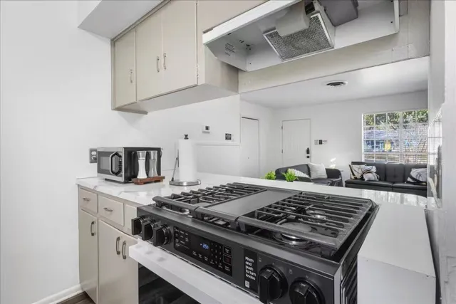 $3,200 | 3007 Burning Oak Drive, Austin, TX 78704