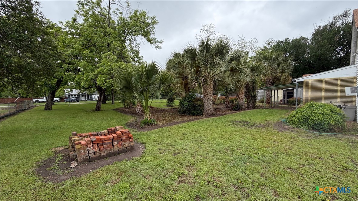 701 East 10th Street Cameron, TX 76520 - Photo 18 of 19 a backyard of a house with lots of green space