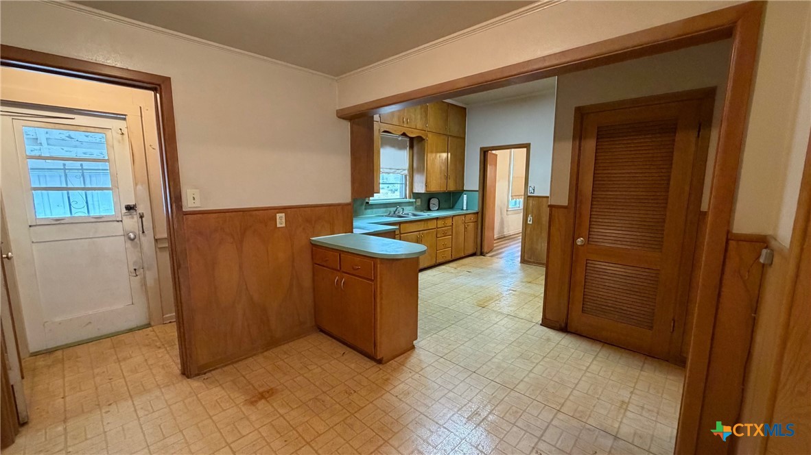 701 East 10th Street Cameron, TX 76520 - Photo 7 of 19 wooden floor in an empty room and a window