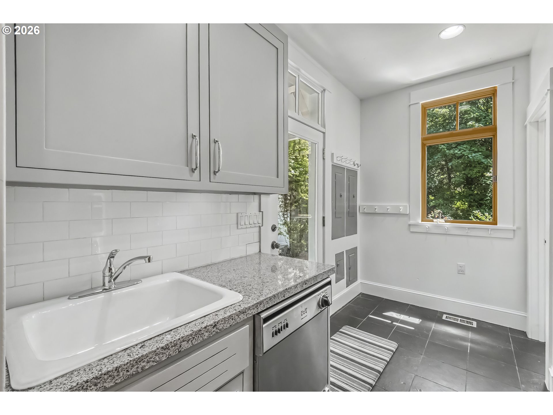 483 Northwest Skyline Crest Road Portland, OR 97229 - Photo 17 of 47