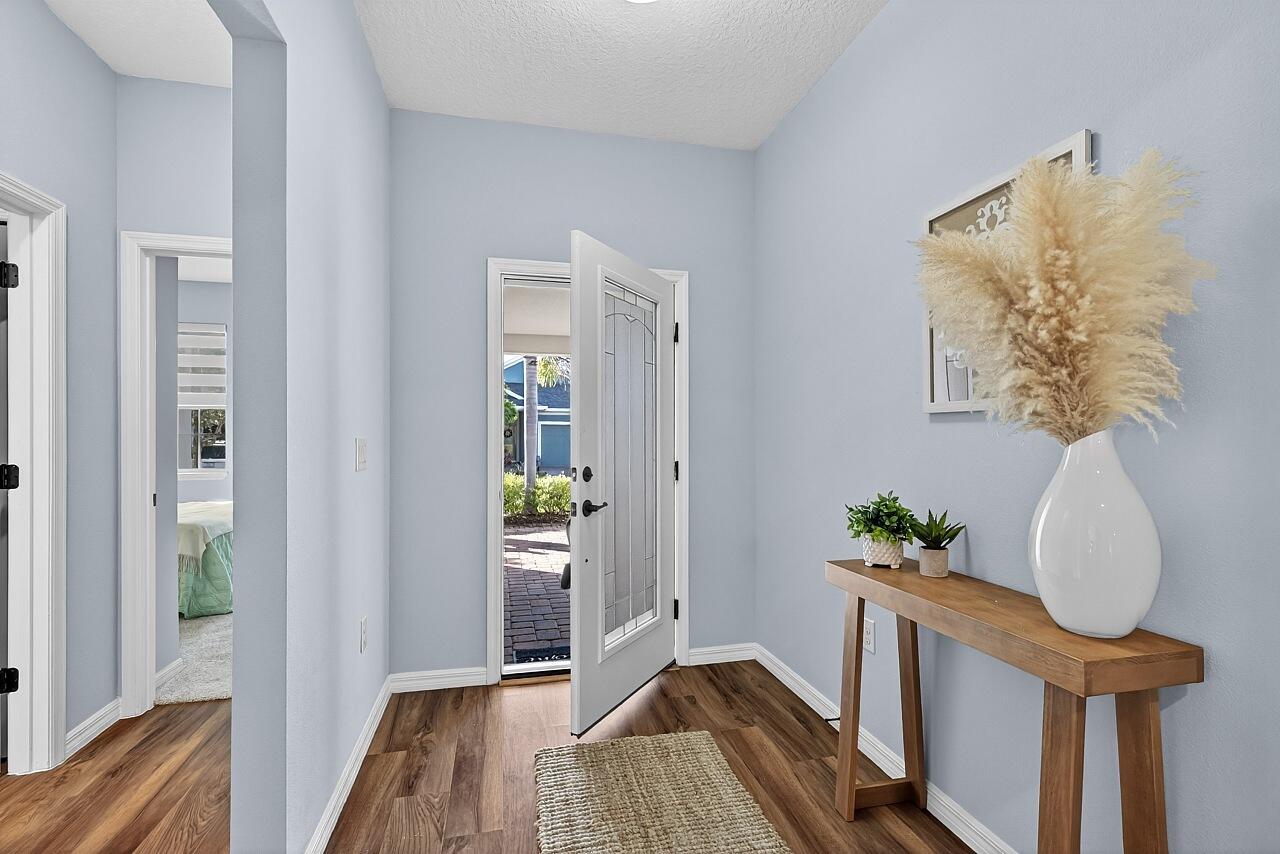 313 Sandcrest Circle Sebastian, FL 32958 - Photo 8 of 42 a view of a hallway to a livingroom with furniture