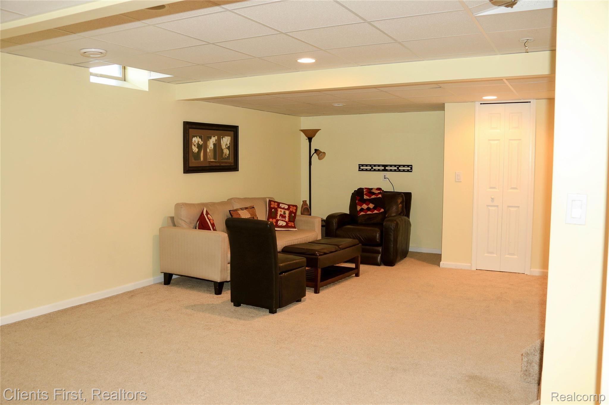 2120 Somerville Road Rochester, MI 48307 - Photo 40 of 54 KY3A3277.jpg