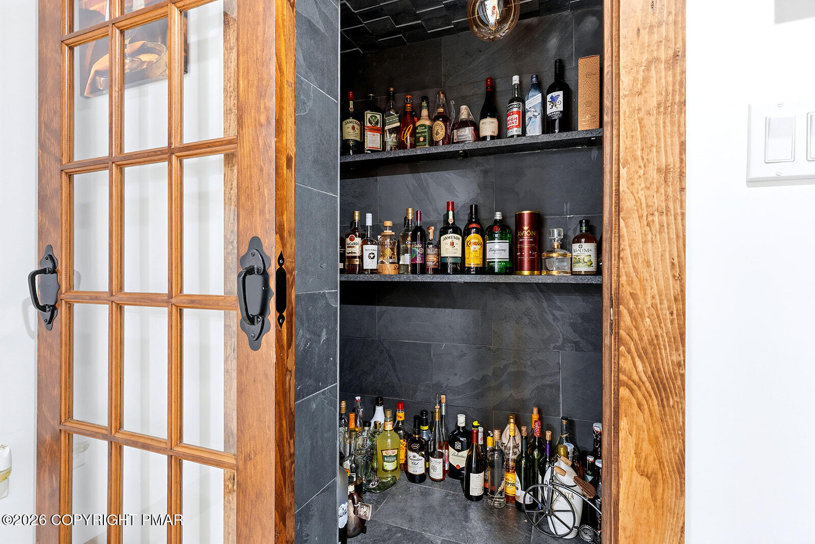 4864 Pine Ridge Drive West Bushkill, PA 18324 - Photo 26 of 62 Bar