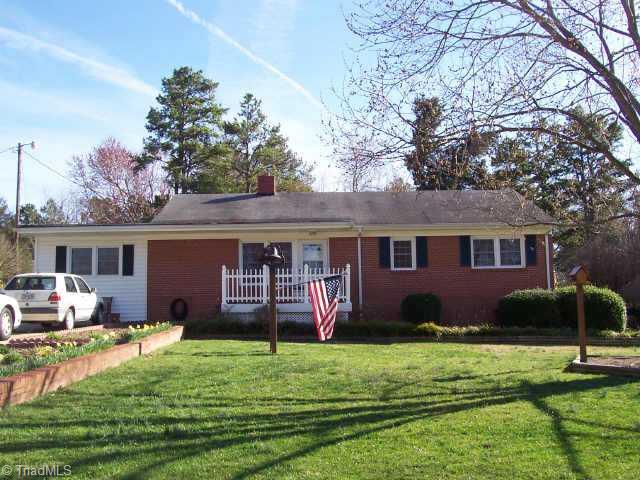 310 Summit Road High Point, NC 27265 - Photo 1 of 9 Exterior Front. The lovely, neat yard is a hint of what wonderful things await you inside this easy-care brick & vinyl home.