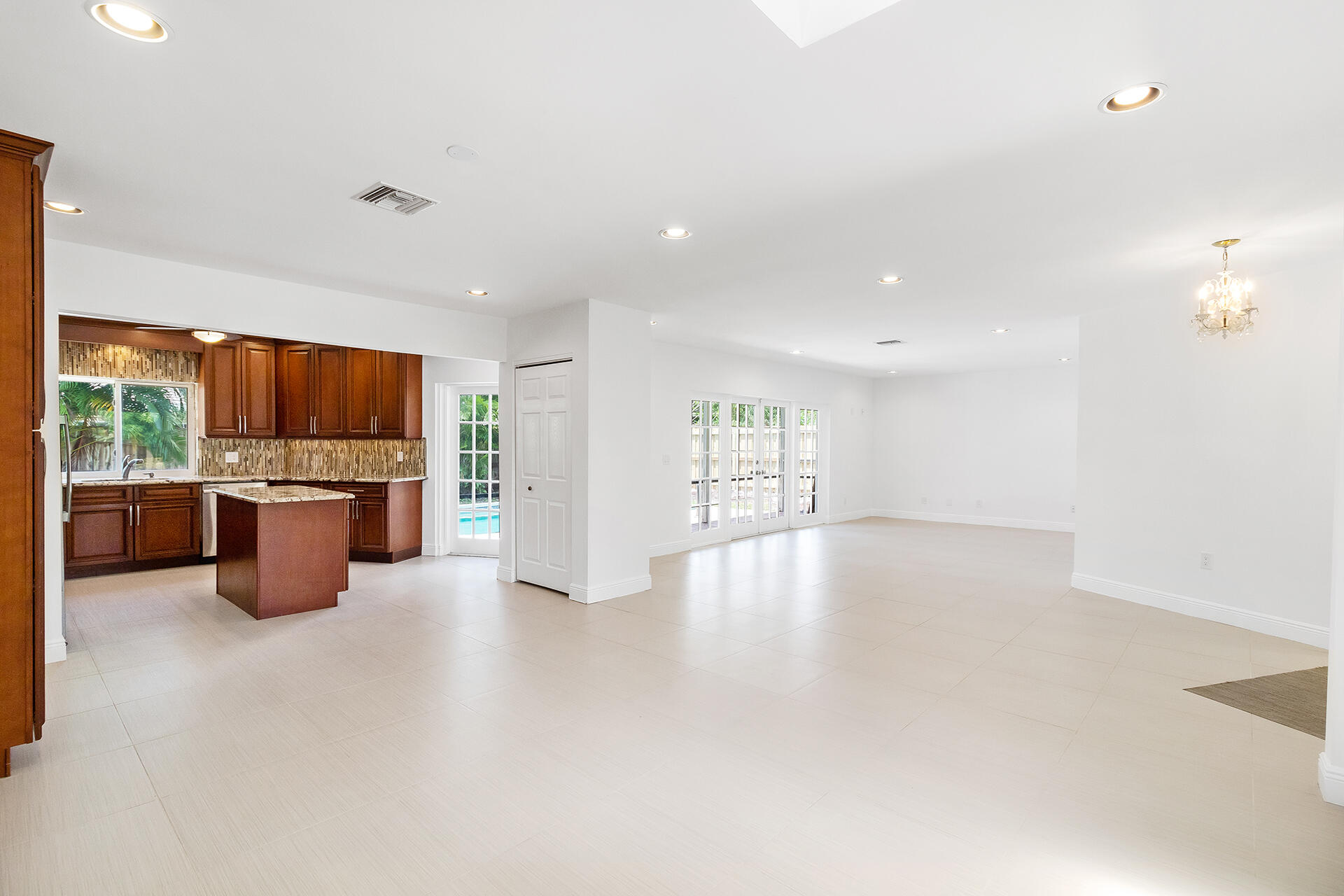 470 Northeast 25th Terrace Boca Raton, FL 33431 - Photo 9 of 31 IMG_1899