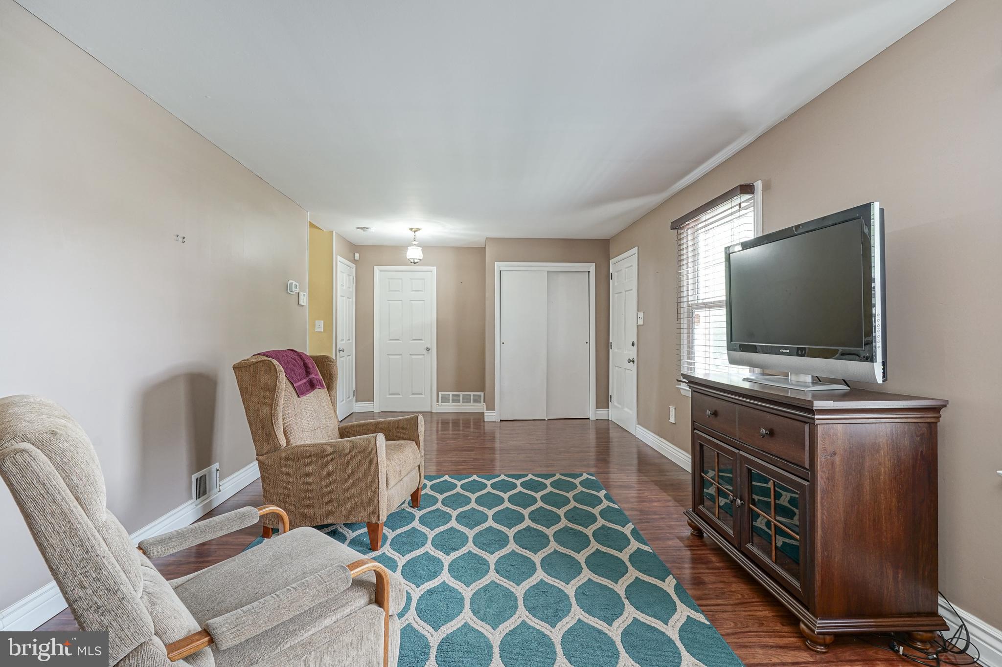 113 Evergreen Road Stratford, NJ 08084 - Photo 2 of 21