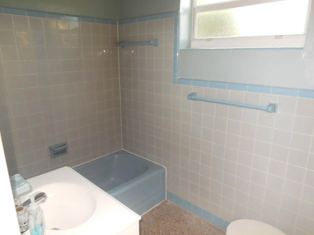 475 Enfield Street Boca Raton, FL 33487 - Photo 27 of 35 WINDOW IN BATHROOM