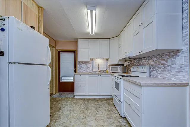 $114,900 | 6128 Ridgewood Drive, Zephyrhills, FL 33542