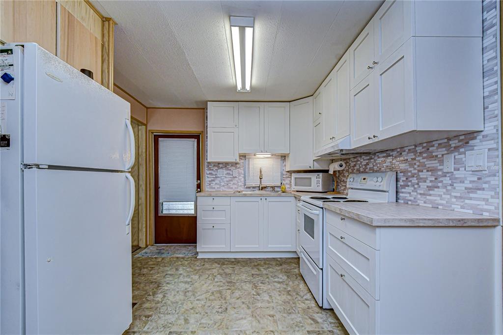 6128 Ridgewood Drive Zephyrhills, FL 33542 - Photo 4 of 40