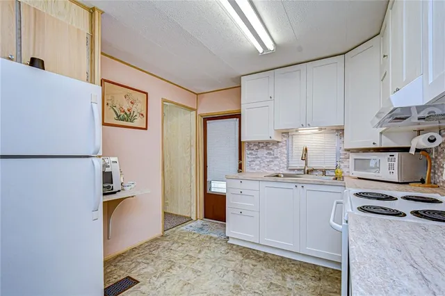 $114,900 | 6128 Ridgewood Drive, Zephyrhills, FL 33542