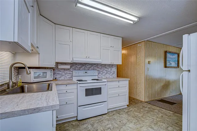 $114,900 | 6128 Ridgewood Drive, Zephyrhills, FL 33542