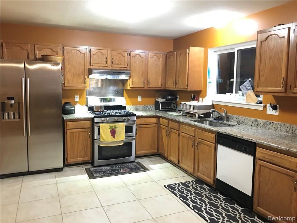 40848 Worthington Road Canton, MI 48188 - Photo 2 of 25