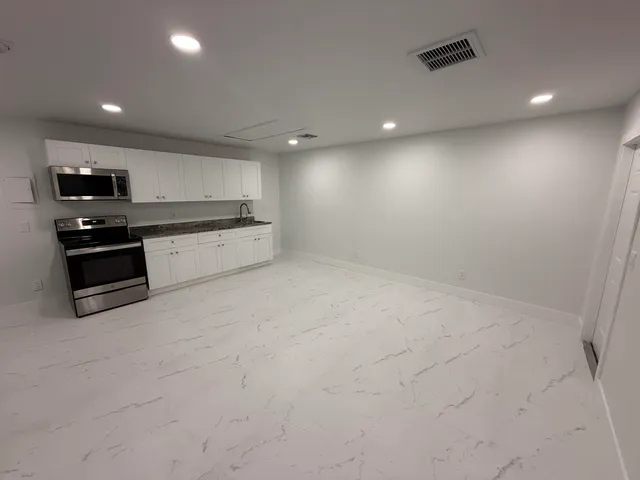 $1,850 | 4852 Weymouth Street, Lake Worth, FL 33463