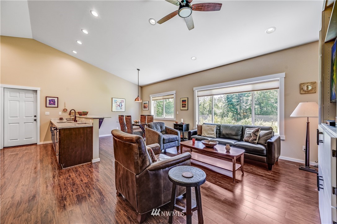 6506 Heggeness Road Clinton, WA 98236 - Photo 11 of 31 Gallery Image 11