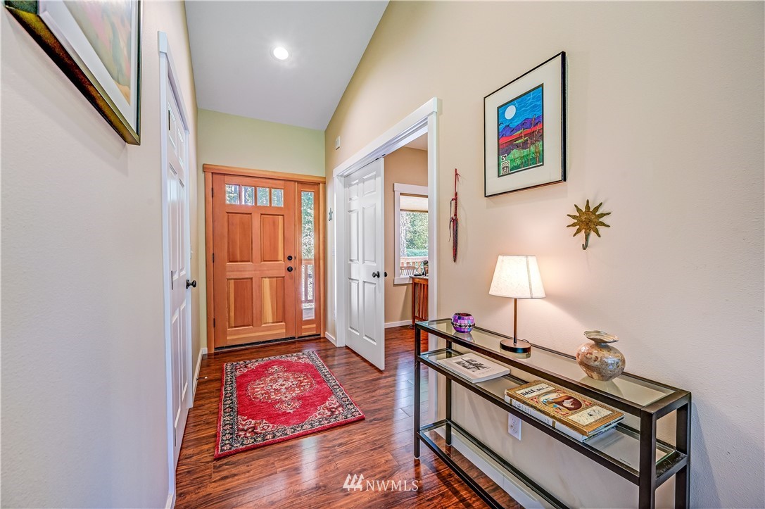 6506 Heggeness Road Clinton, WA 98236 - Photo 4 of 31 Gallery Image 4