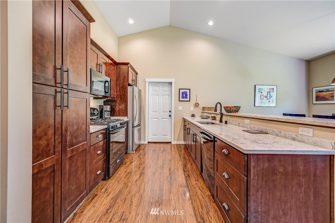 6506 Heggeness Road Clinton, WA 98236 - Photo 6 of 31 Gallery Image 6