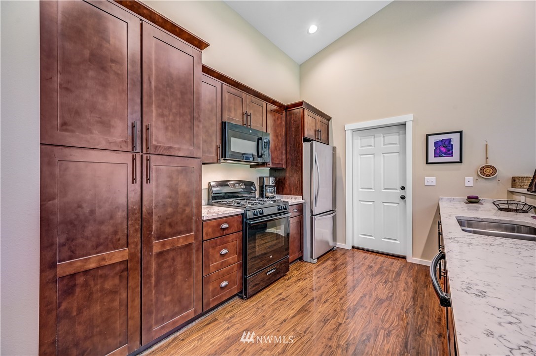 6506 Heggeness Road Clinton, WA 98236 - Photo 7 of 31 Gallery Image 7