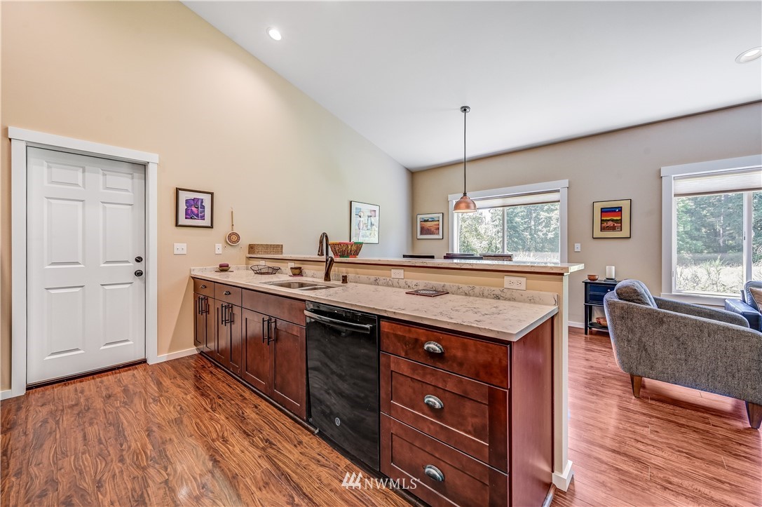 6506 Heggeness Road Clinton, WA 98236 - Photo 9 of 31 Gallery Image 9