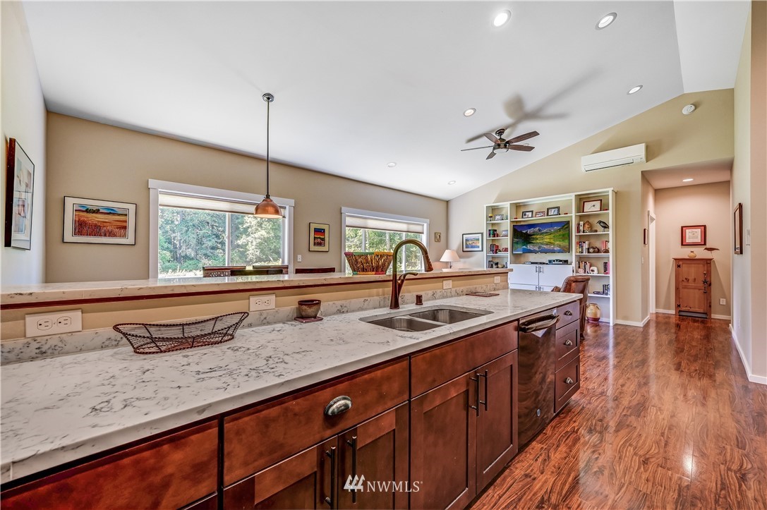 6506 Heggeness Road Clinton, WA 98236 - Photo 10 of 31 Gallery Image 10