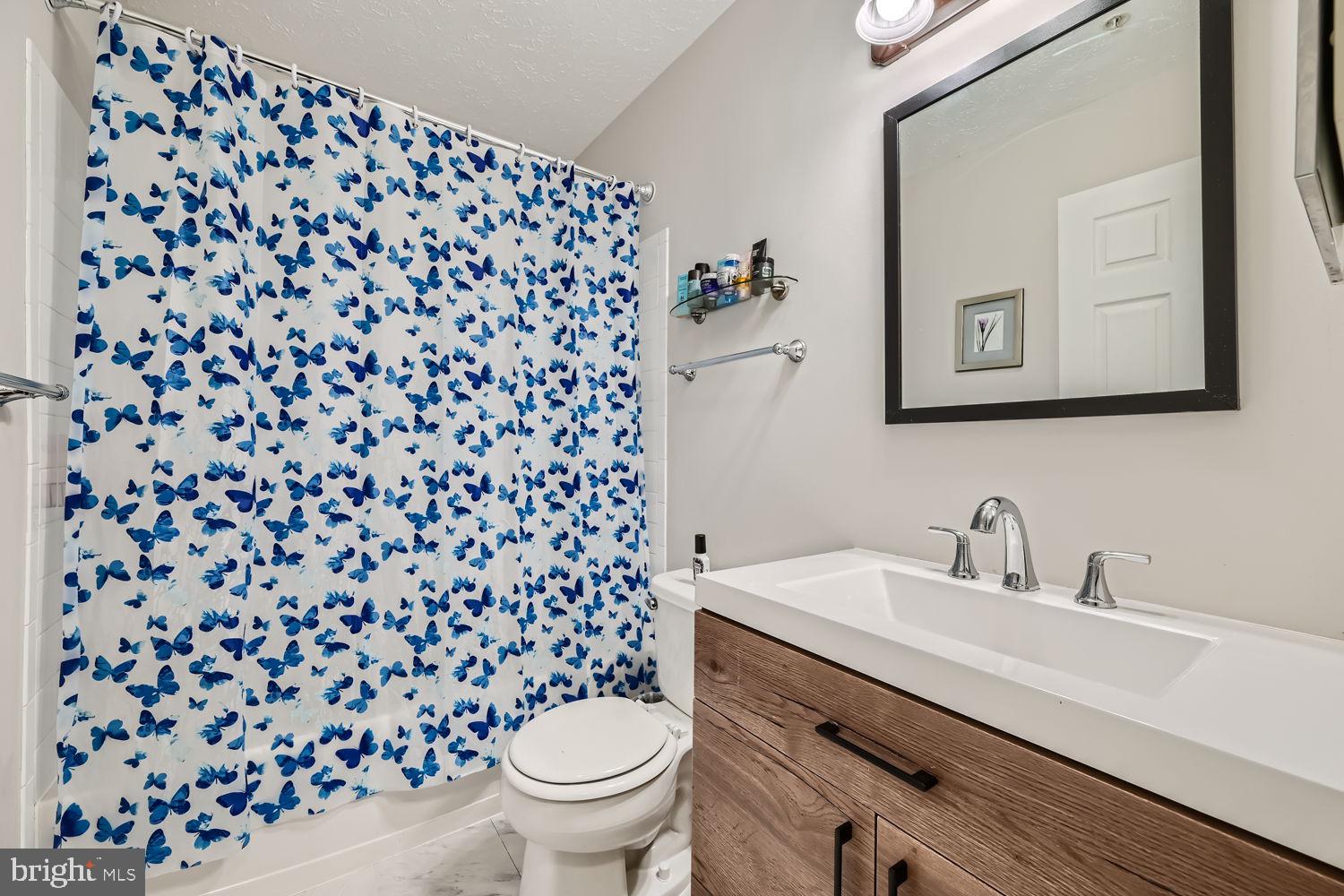 107 Carolstowne Road Reisterstown, MD 21136 - Photo 20 of 28 Hallway Full Bathroom