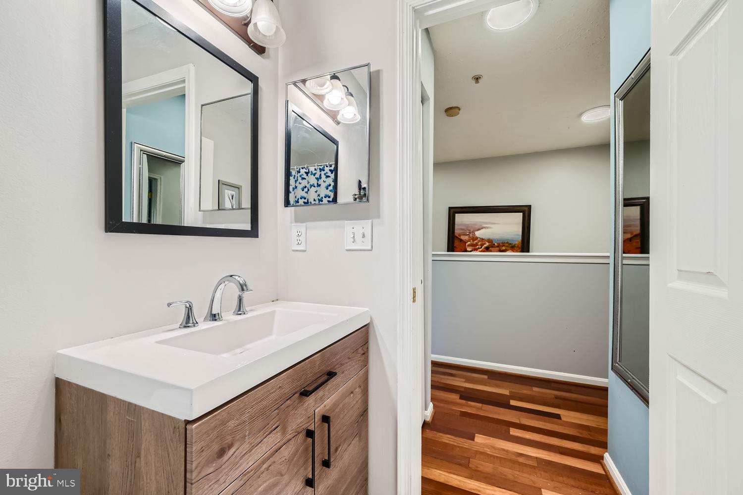 107 Carolstowne Road Reisterstown, MD 21136 - Photo 21 of 28 Hallway Full Bathroom