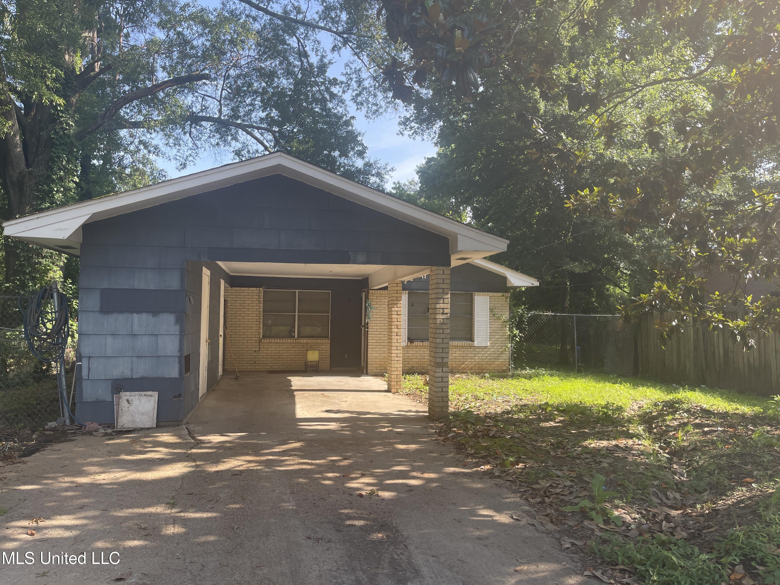 425 Derrick Street Jackson, MS 39203 - Photo 1 of 14 IMG_6552