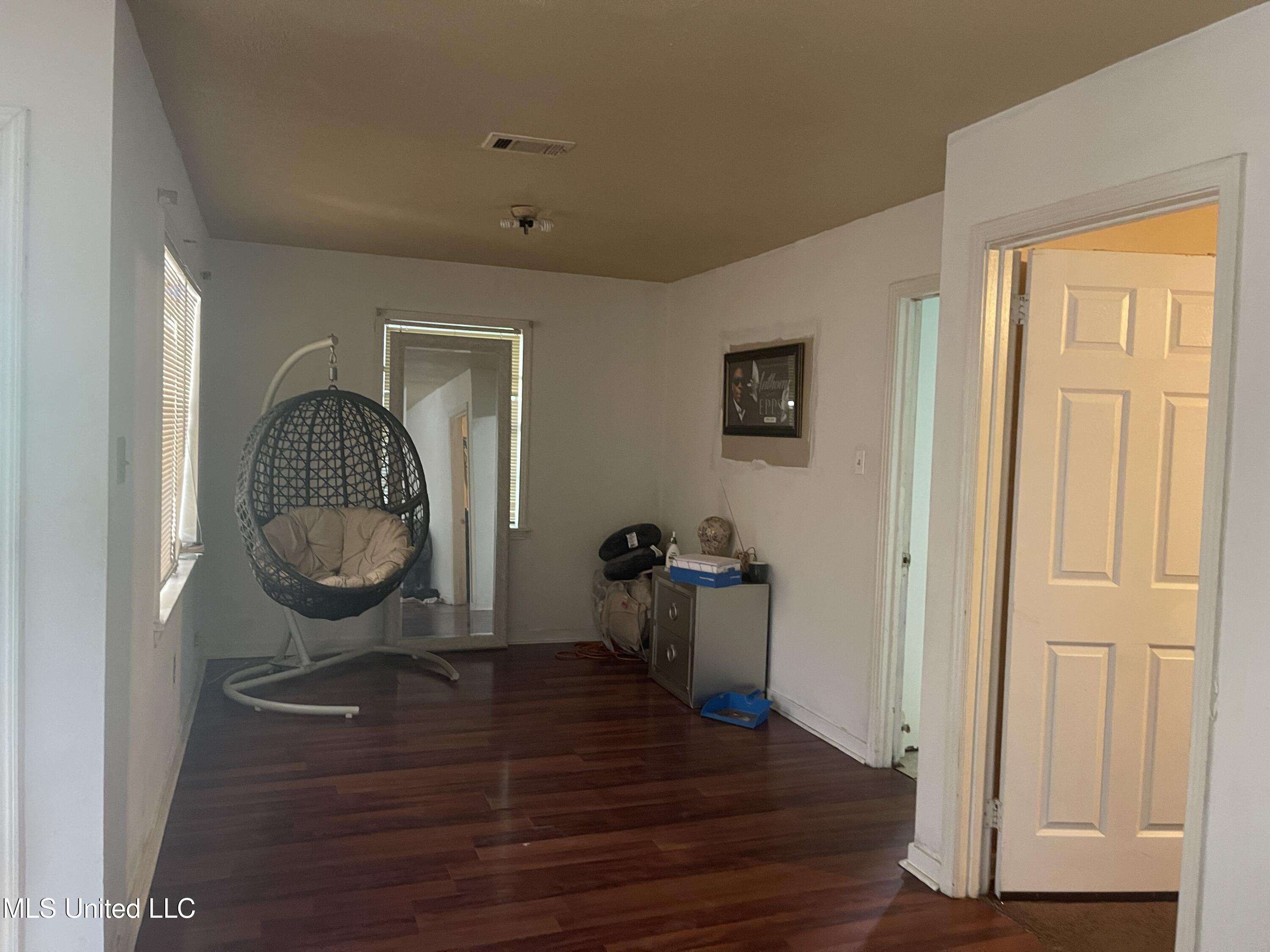 425 Derrick Street Jackson, MS 39203 - Photo 2 of 14 IMG_5885