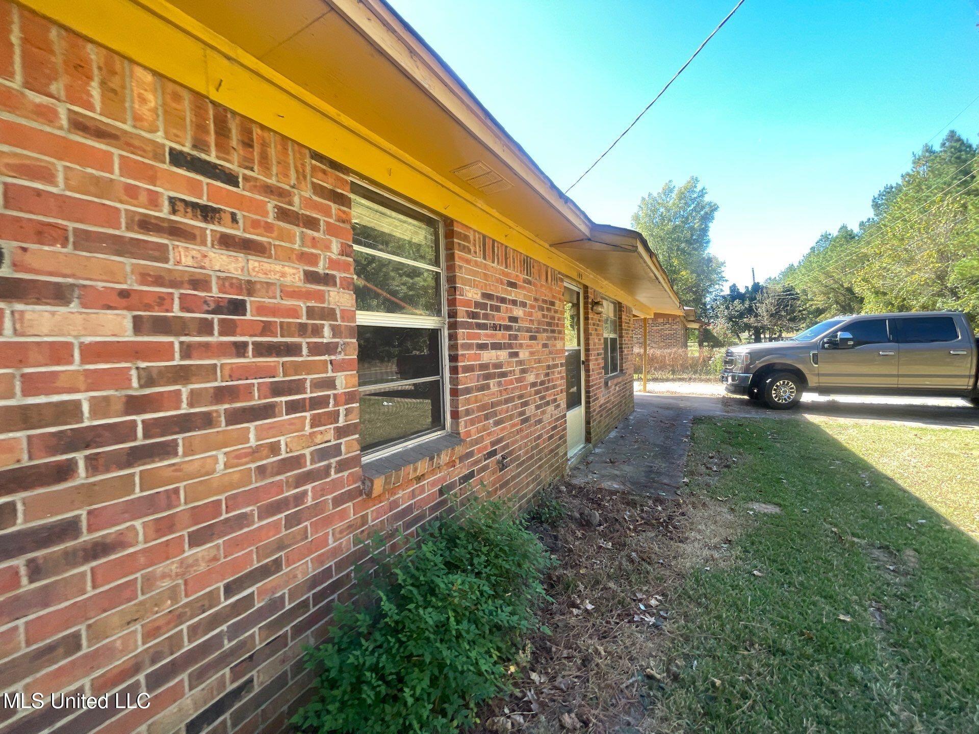 809 Cotton Boulevard Carthage, MS 39051 - Photo 36 of 38 74-Oct 15 2025 01_38pm-2hzo